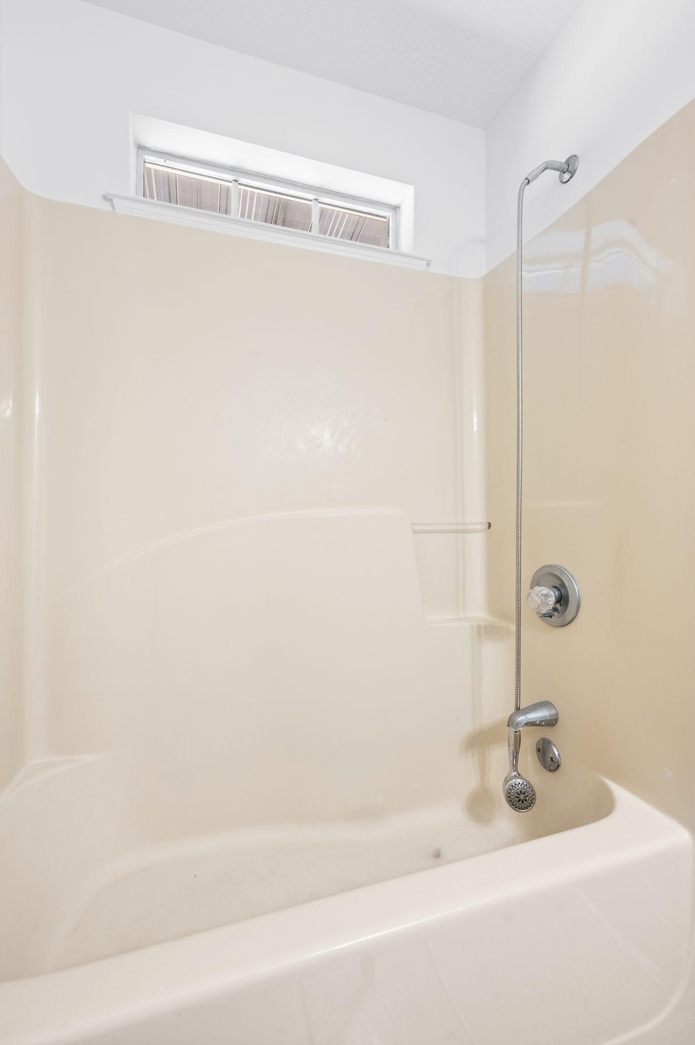 Hendersonville, Tennessee 37075, United States, 3 Bedrooms Bedrooms, ,2 BathroomsBathrooms,Residential,Active,6144