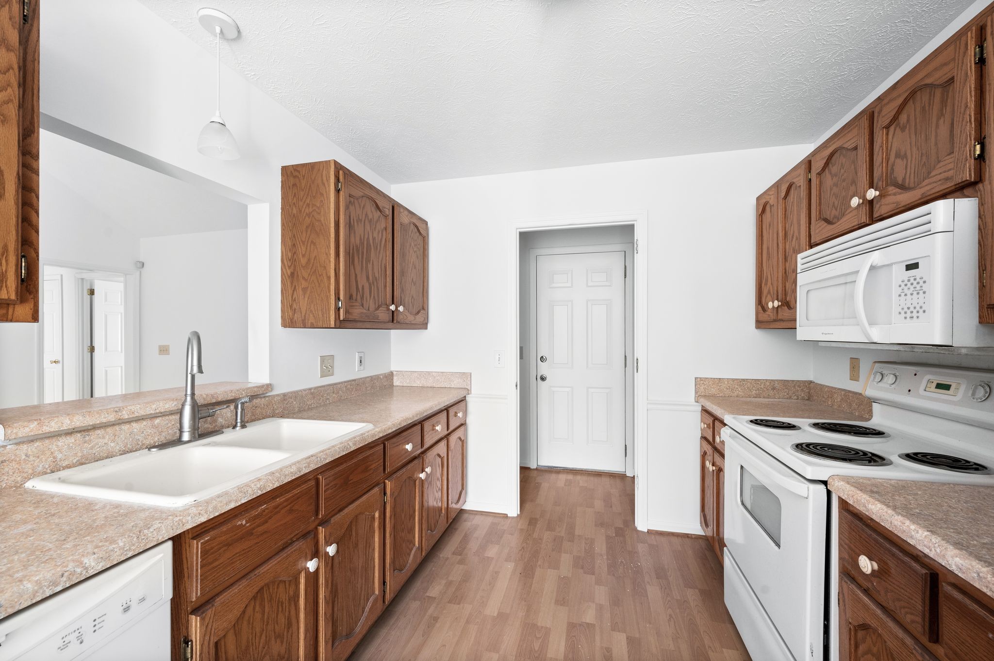 Hendersonville, Tennessee 37075, United States, 3 Bedrooms Bedrooms, ,2 BathroomsBathrooms,Residential,Active,6144