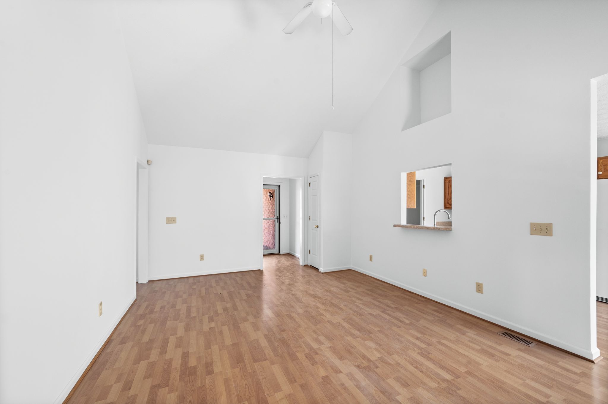 Hendersonville, Tennessee 37075, United States, 3 Bedrooms Bedrooms, ,2 BathroomsBathrooms,Residential,Active,6144