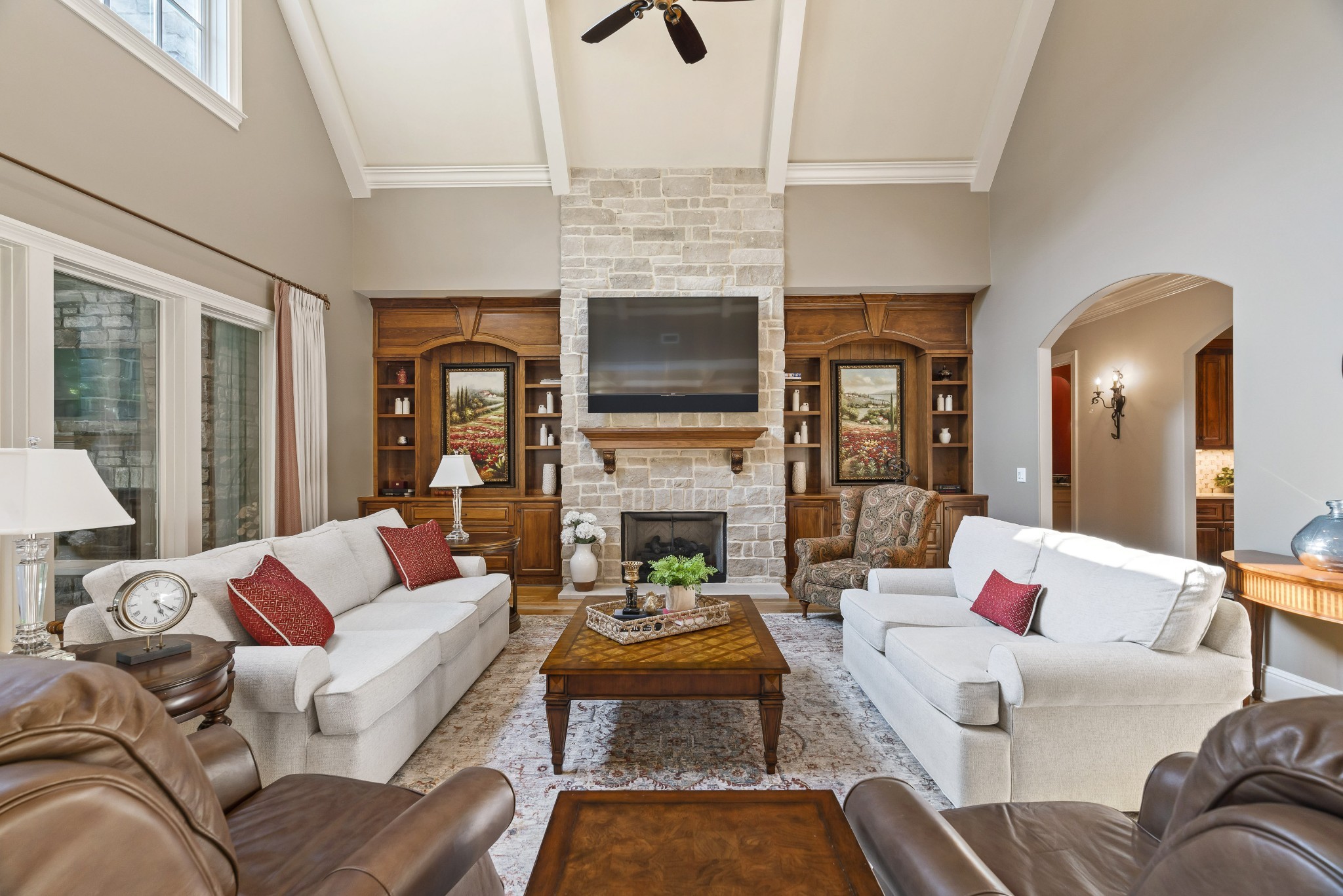 8127 Mountaintop Dr