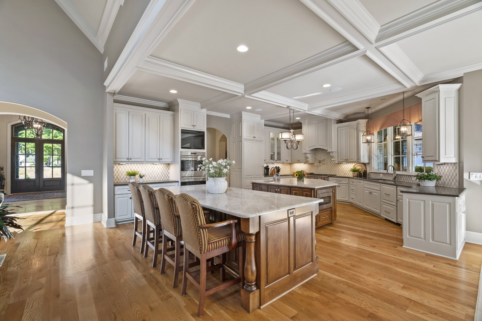 8127 Mountaintop Dr