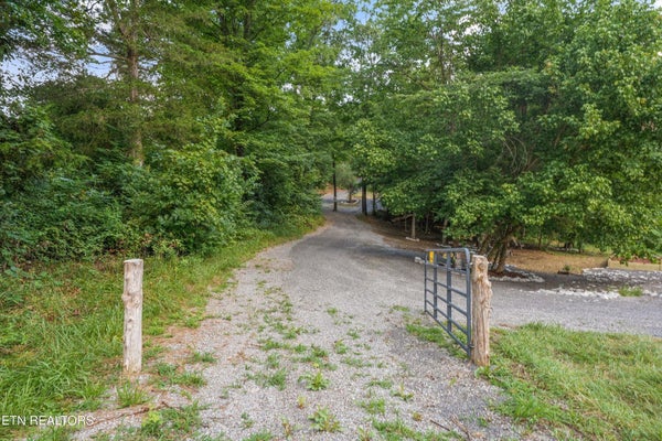 233 HIGHWAY 370, LUTTRELL, TN 37779 - Image 2dda6f932b1bb7ea7b595cc68f15dadc/2084042137