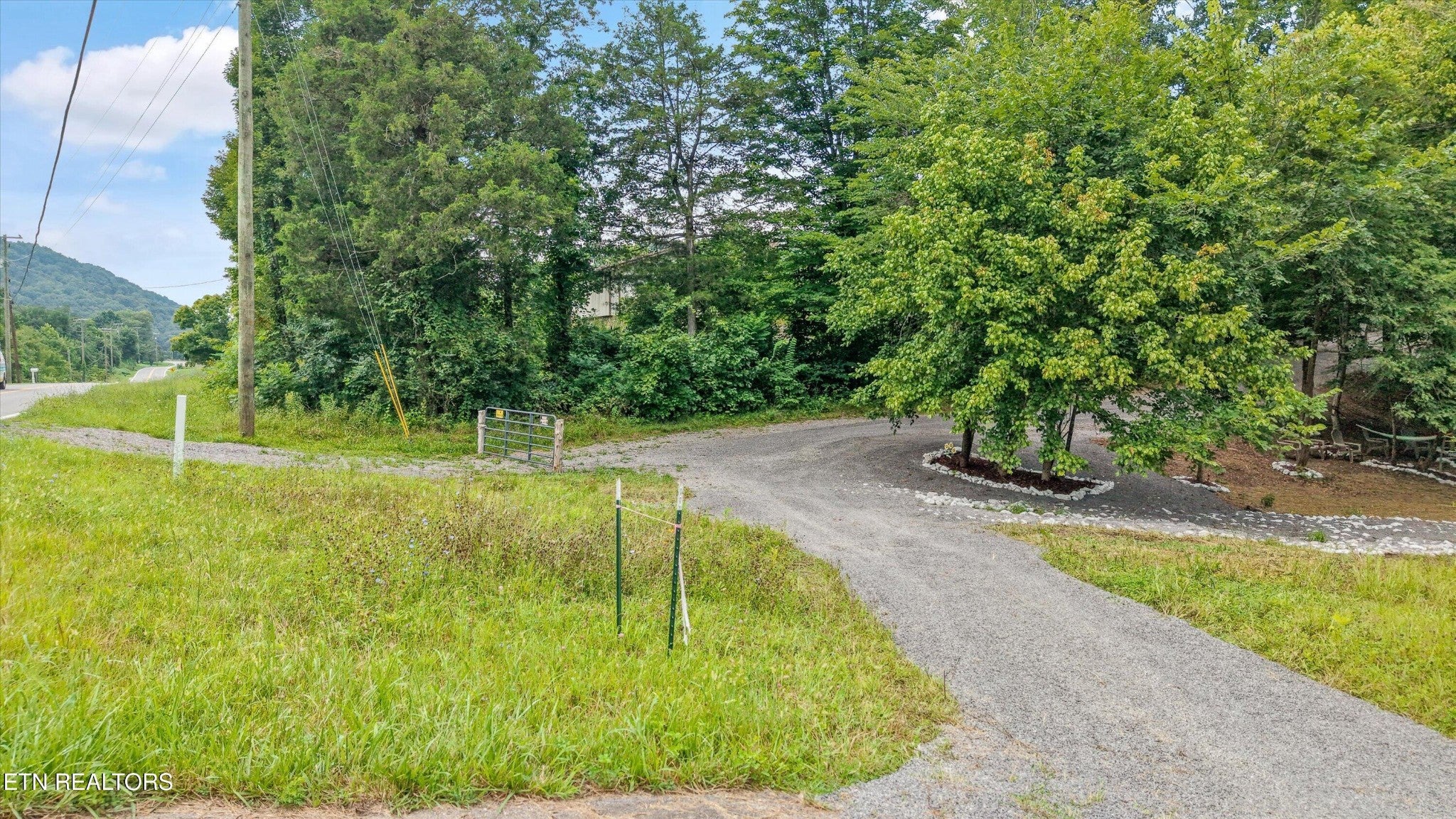 233 Highway 370