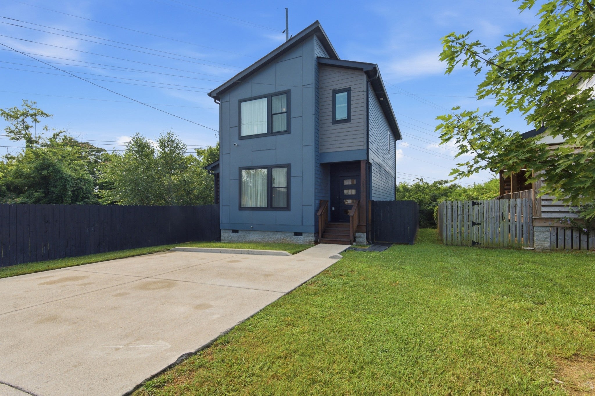 3-bed listing at 201 Eisenhower Dr, Nashville
