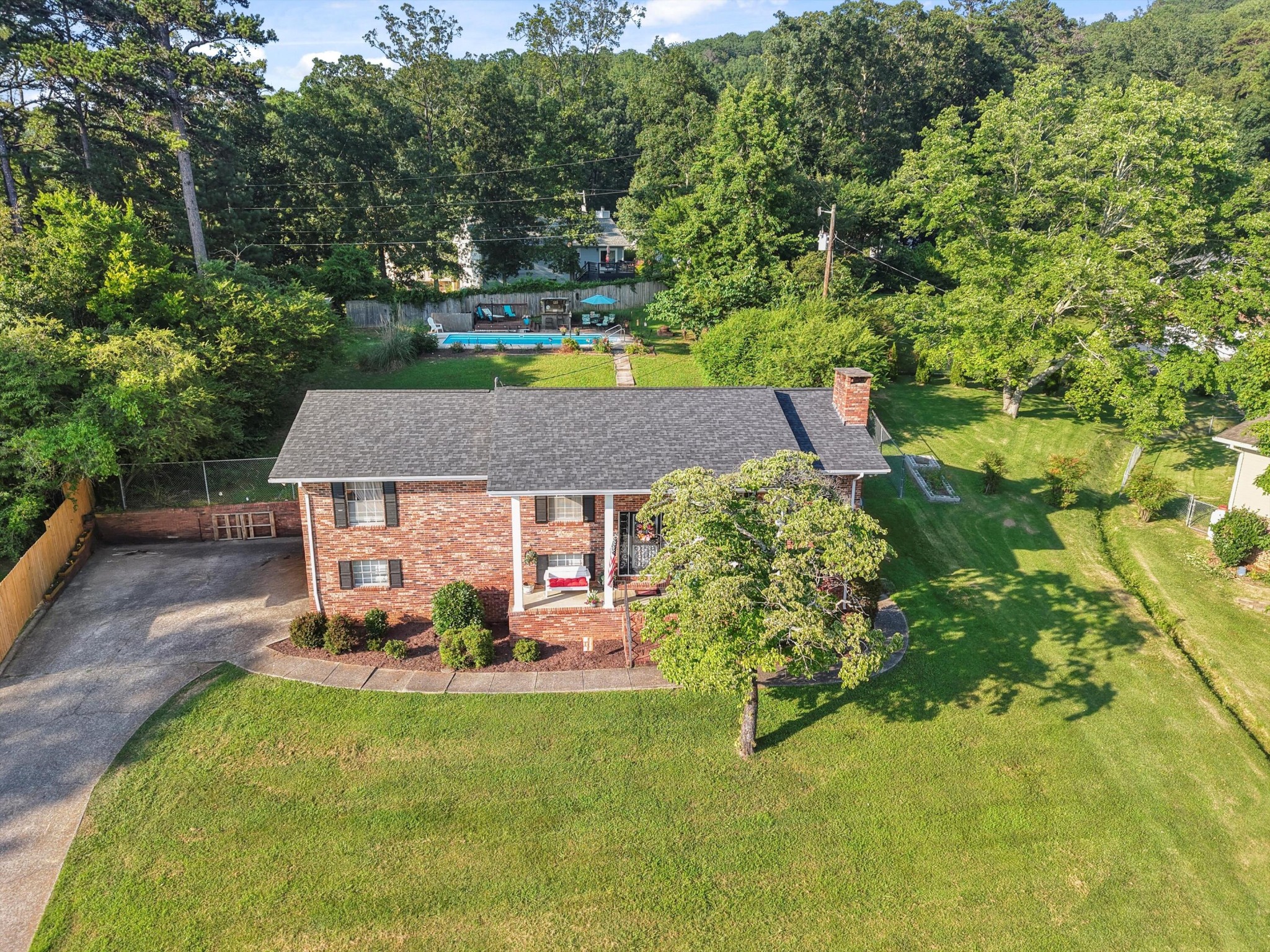 2124 Colonial Parkway Drive