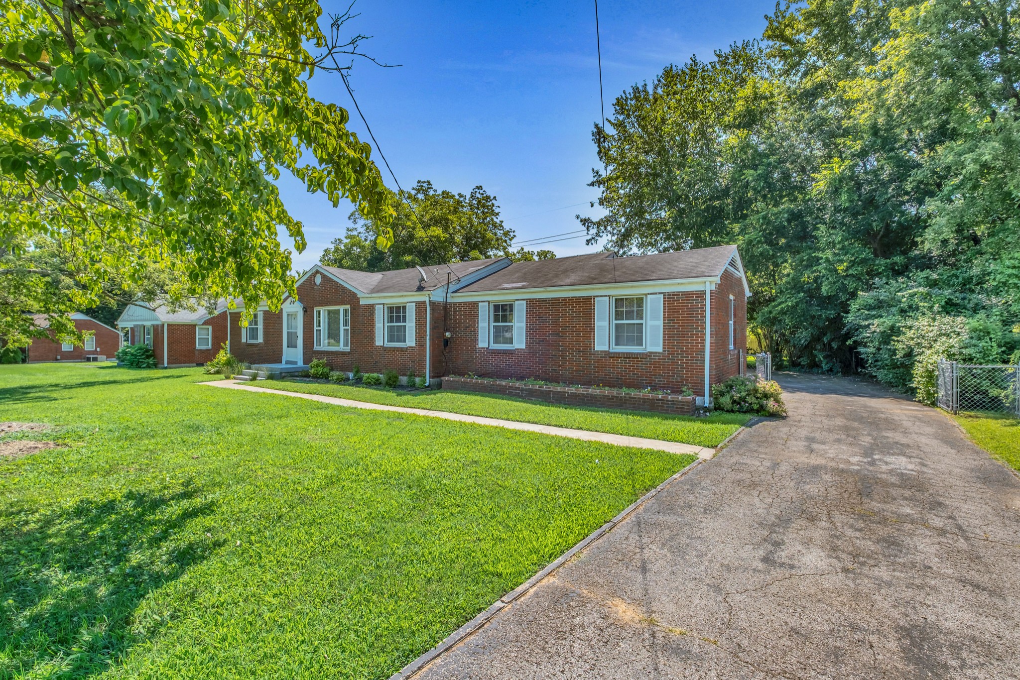410 Lorna Dr