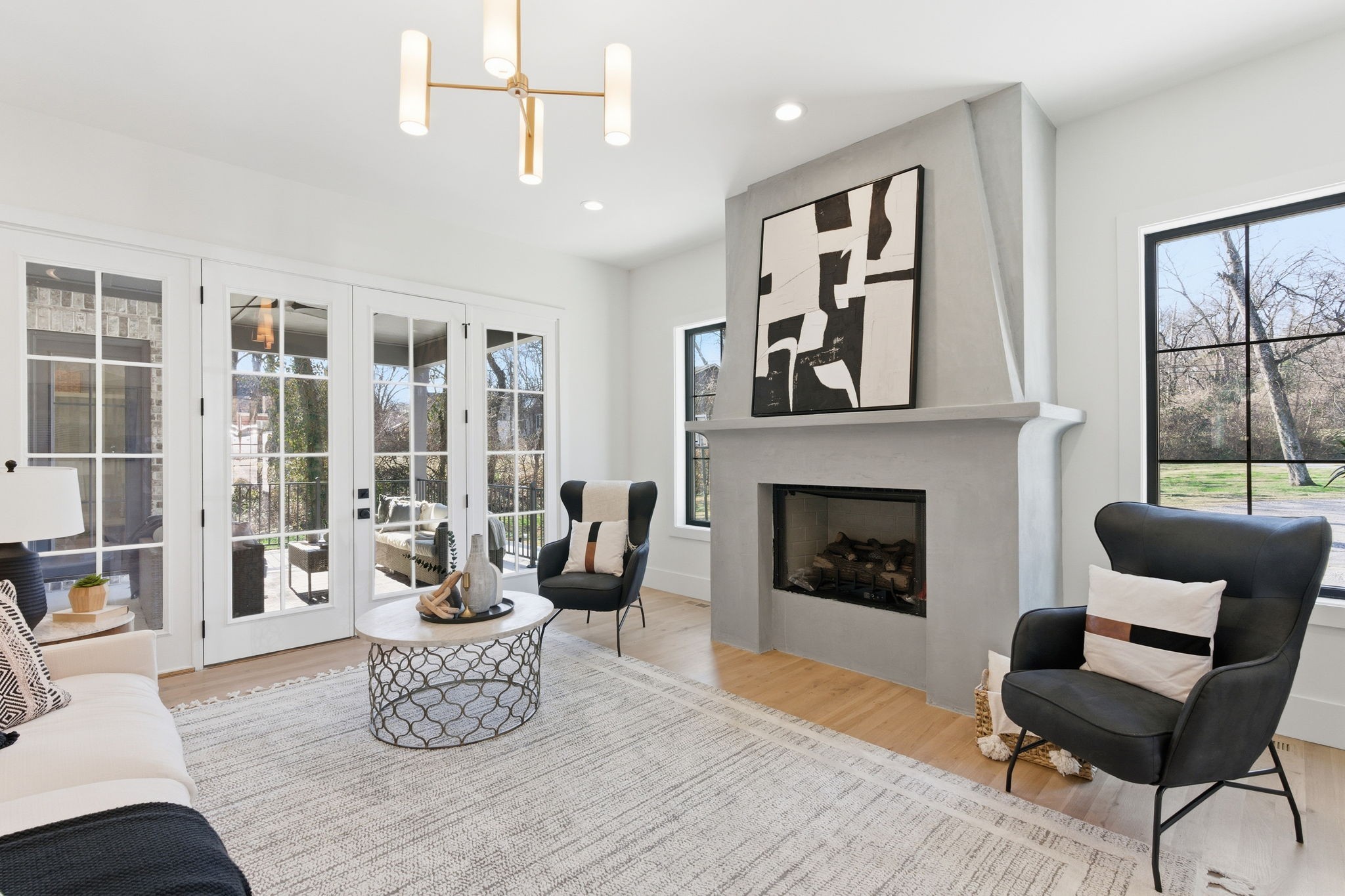 1525 Graybar Ln
