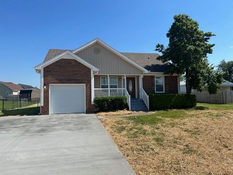 1047 Tylertown Rd Clarksville TN 37040