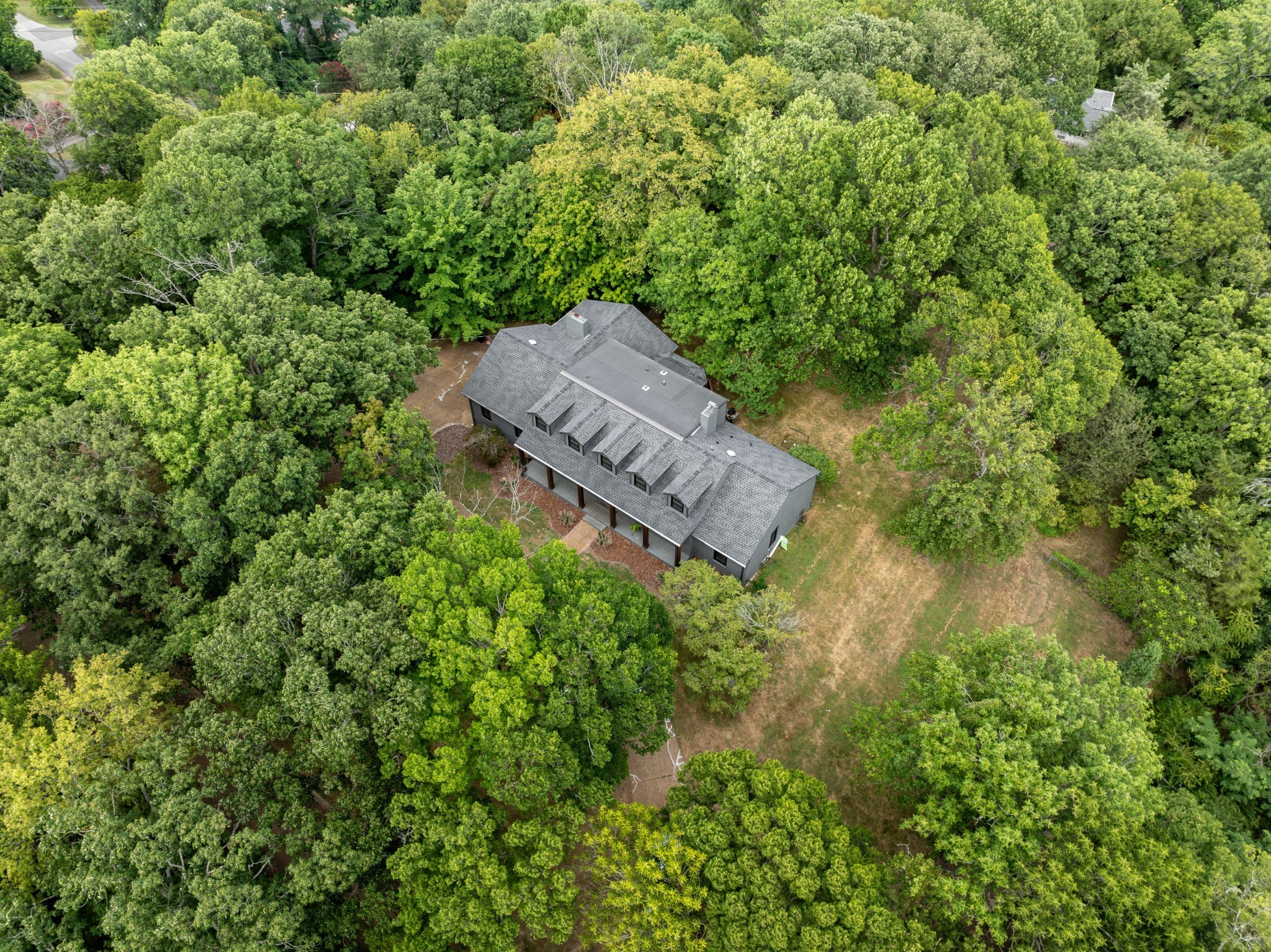 1301 Saxon Dr