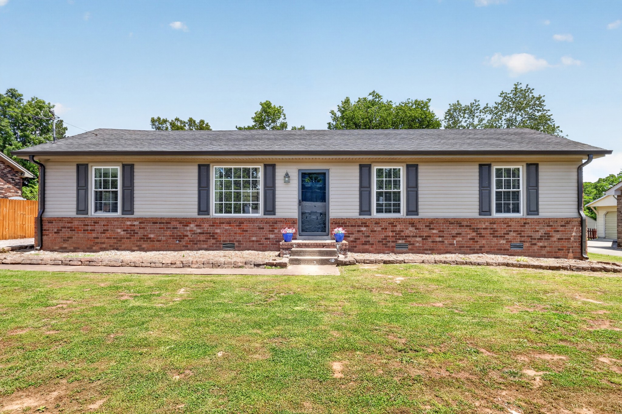 272 Wessington Pl N