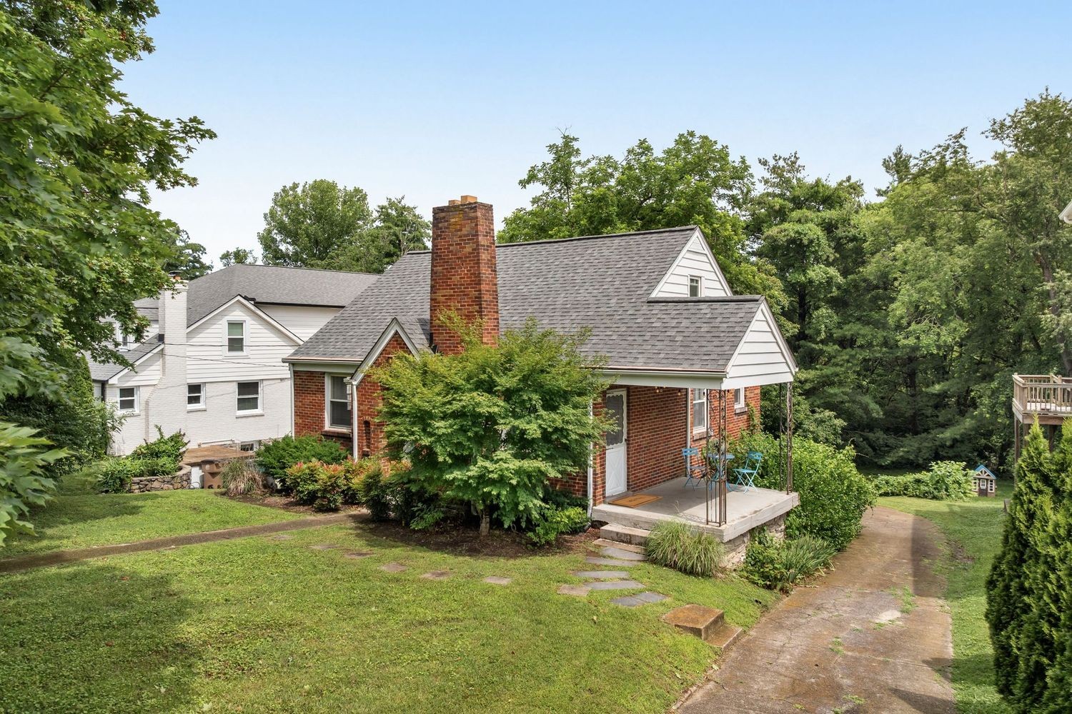 1012 Battlefield Dr
