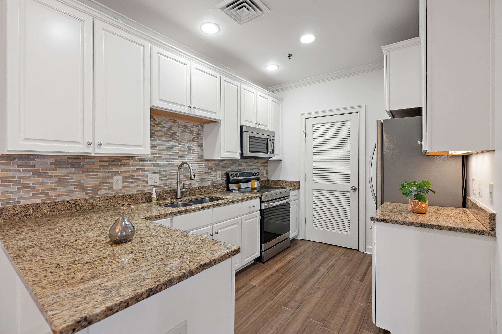 1010 16th Ave S 301
