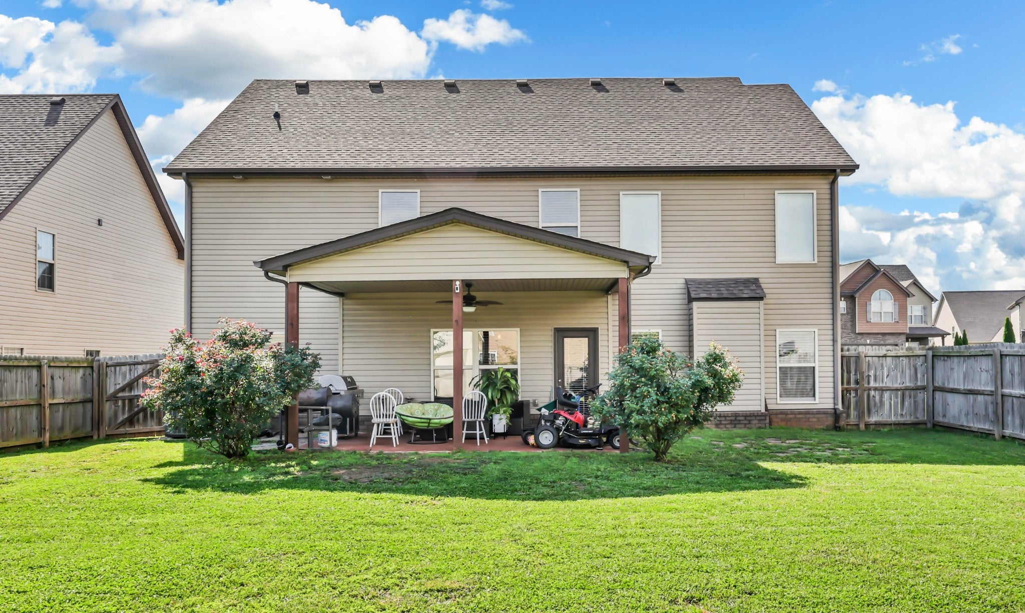 925 Tanager Ct