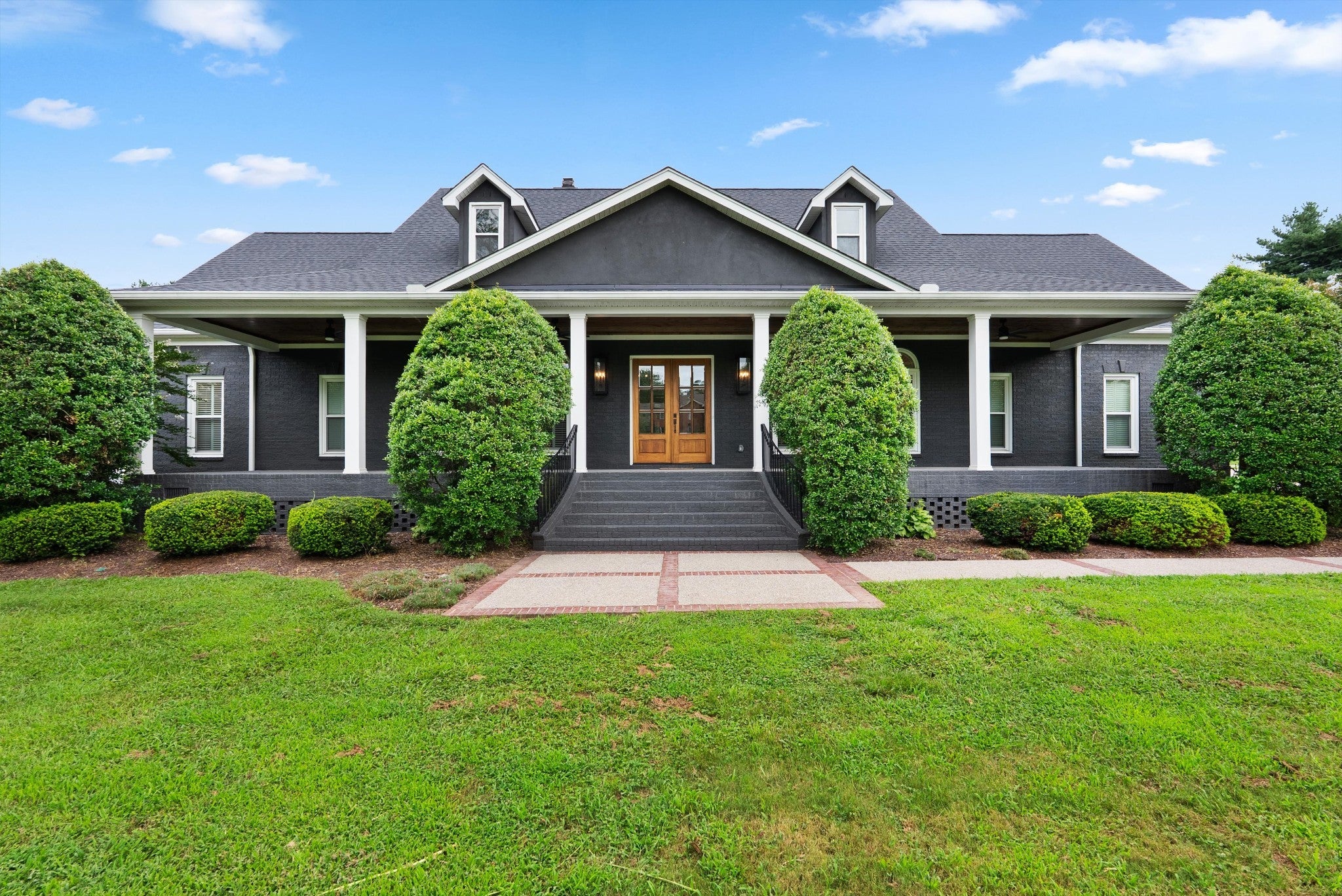 4.0-bed rental at 2245 Oakleaf Dr