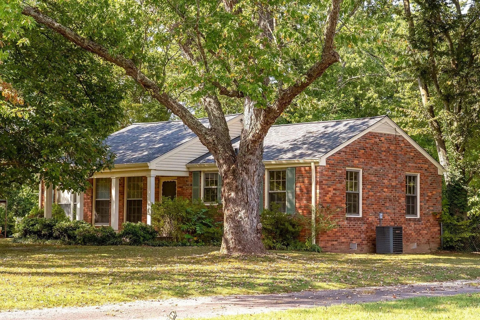 3-bed listing at 620 Crieve Rd, Nashville