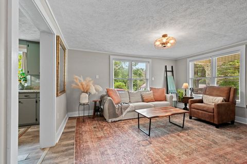 909 West 1st Street Dickson TN 37055