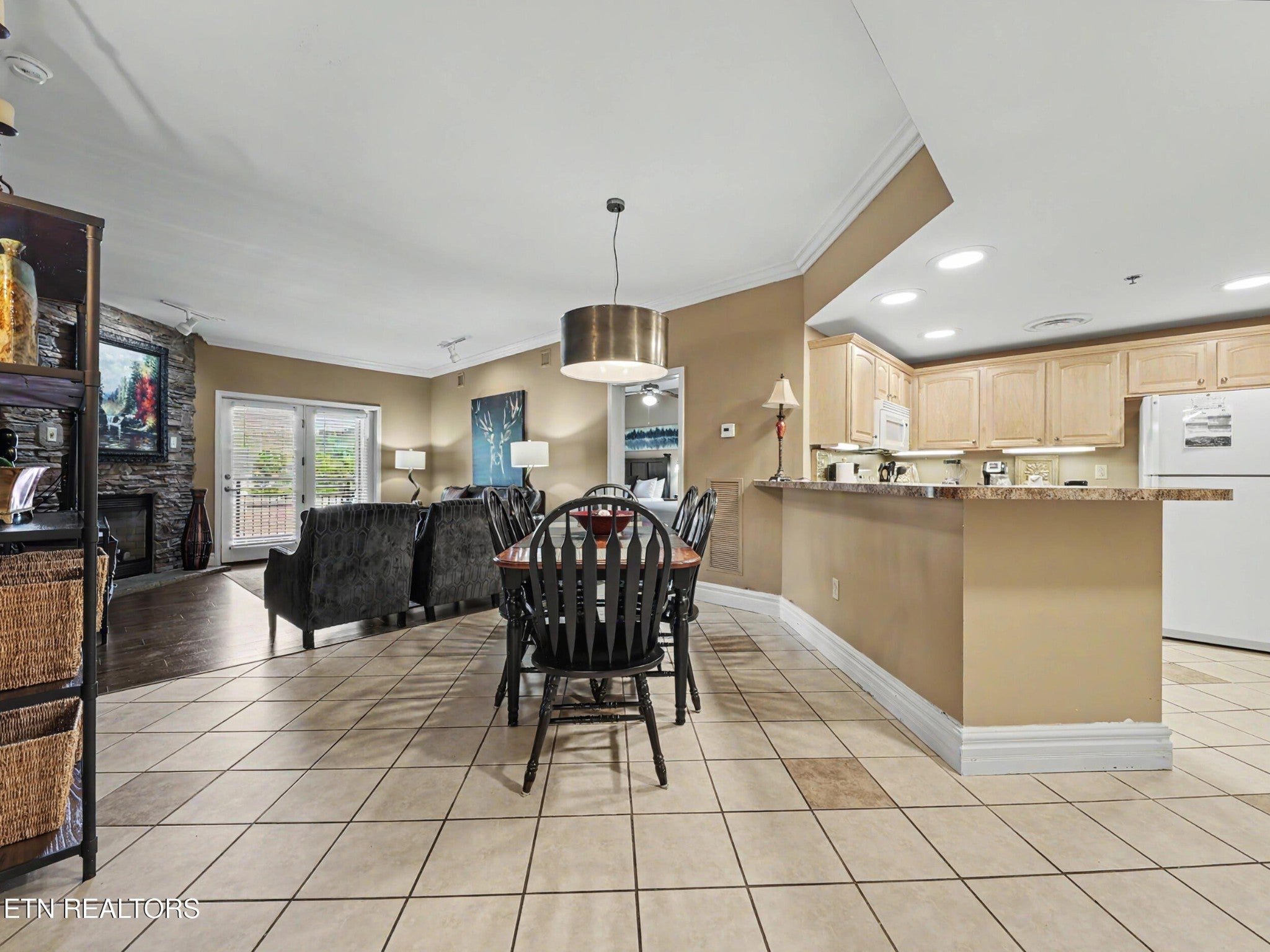 215 Woliss Lane 303