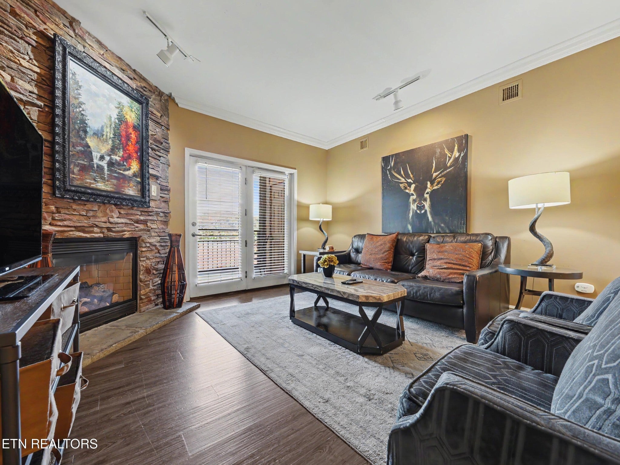 215 Woliss Lane 303