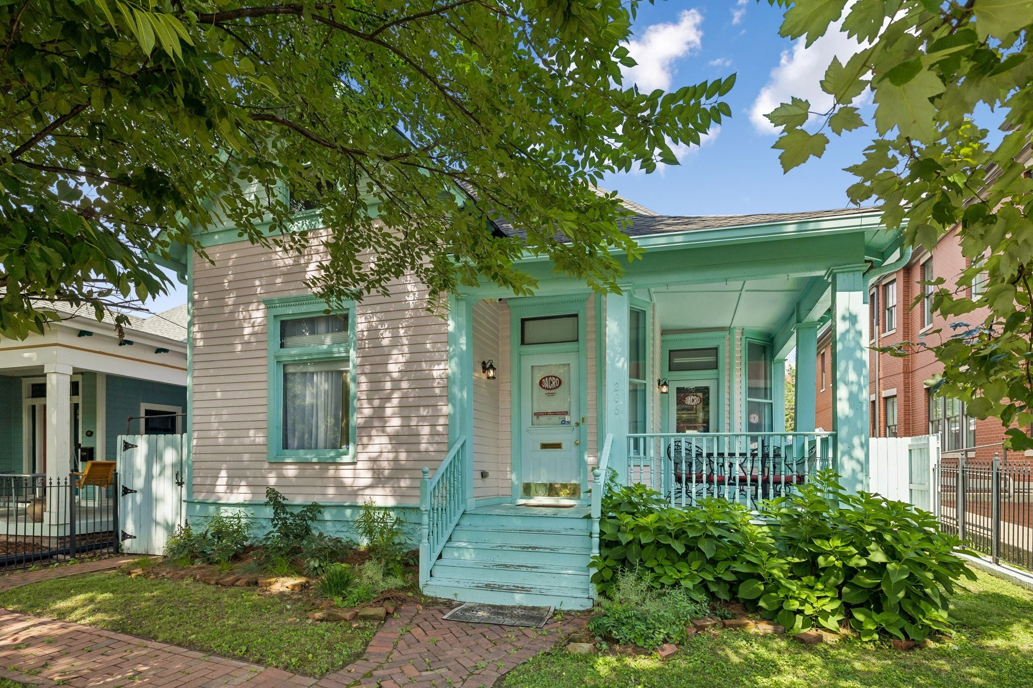 listing at 206 S 11th St, Nashville