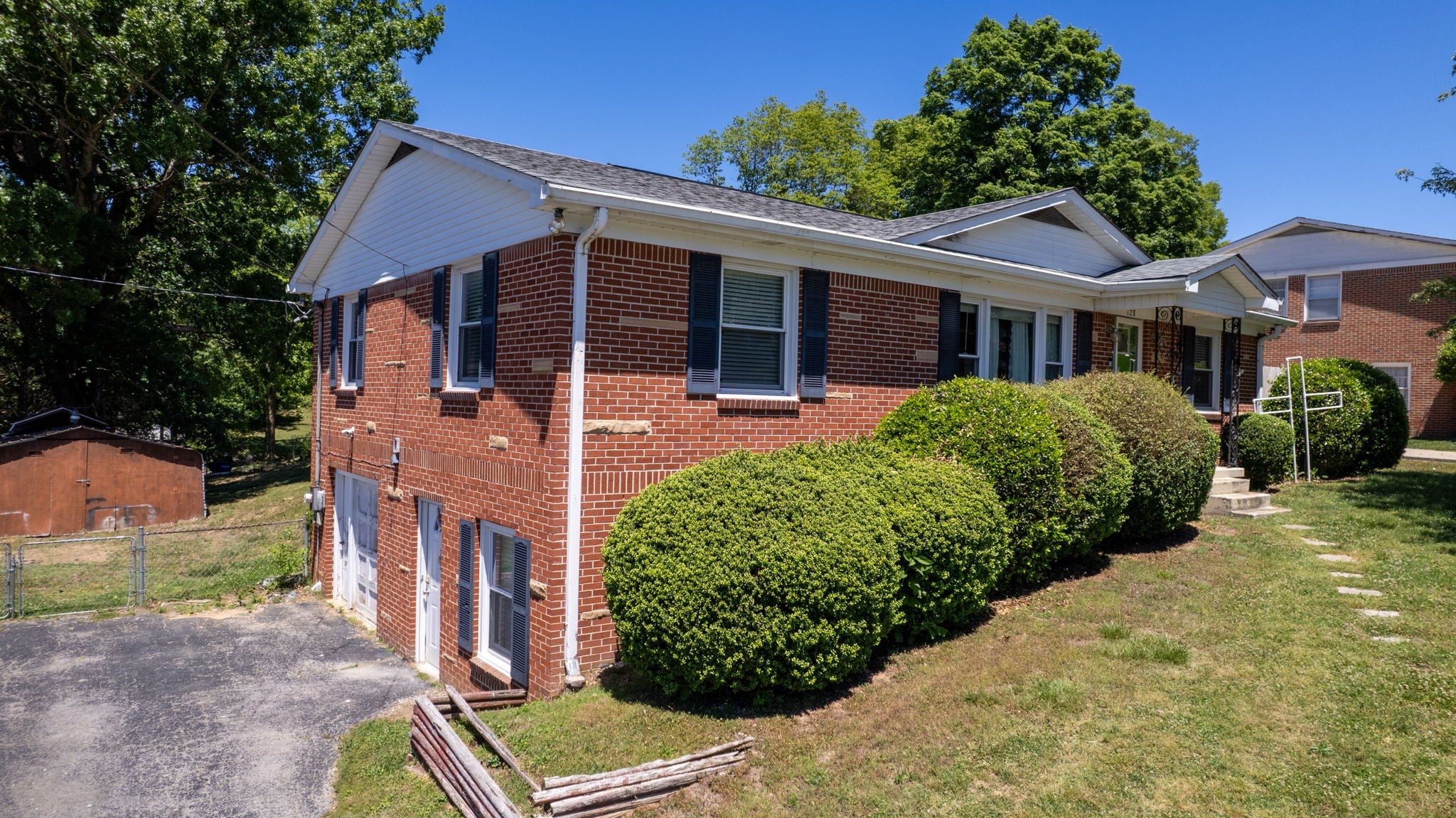 128 Jefferson Ave W