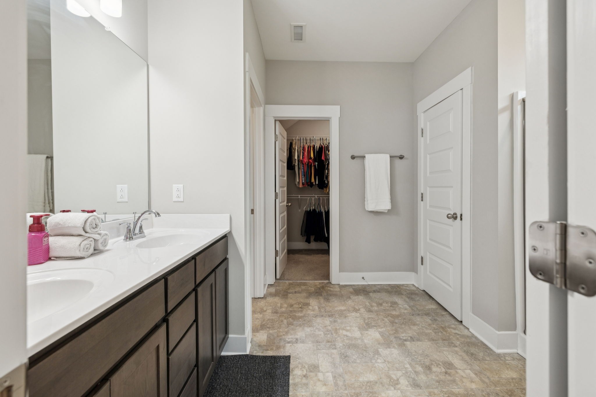 Murfreesboro, Tennessee 37127, United States, 4 Bedrooms Bedrooms, ,4 BathroomsBathrooms,Residential,Active,181544