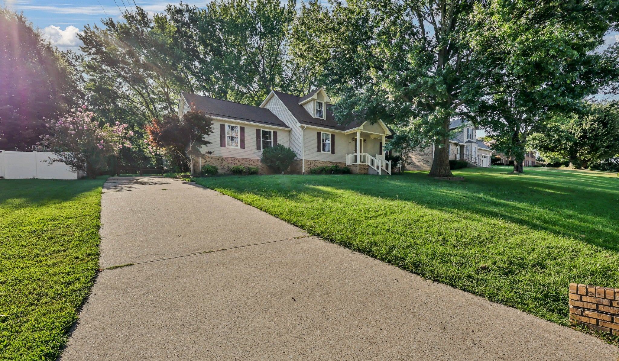 1025 Hillshire Dr