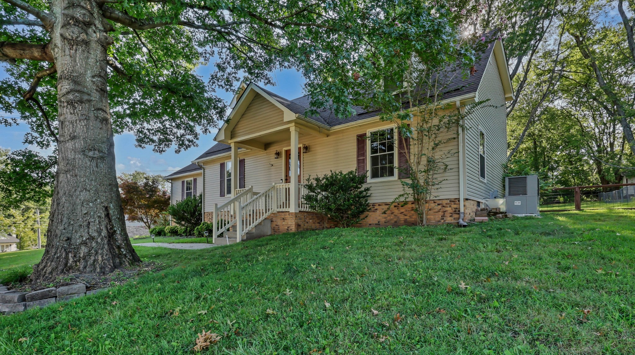 1025 Hillshire Dr