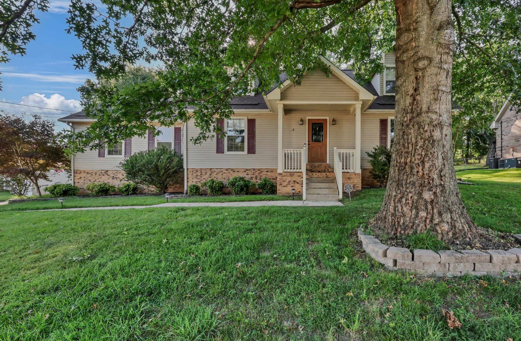 1025 Hillshire Dr