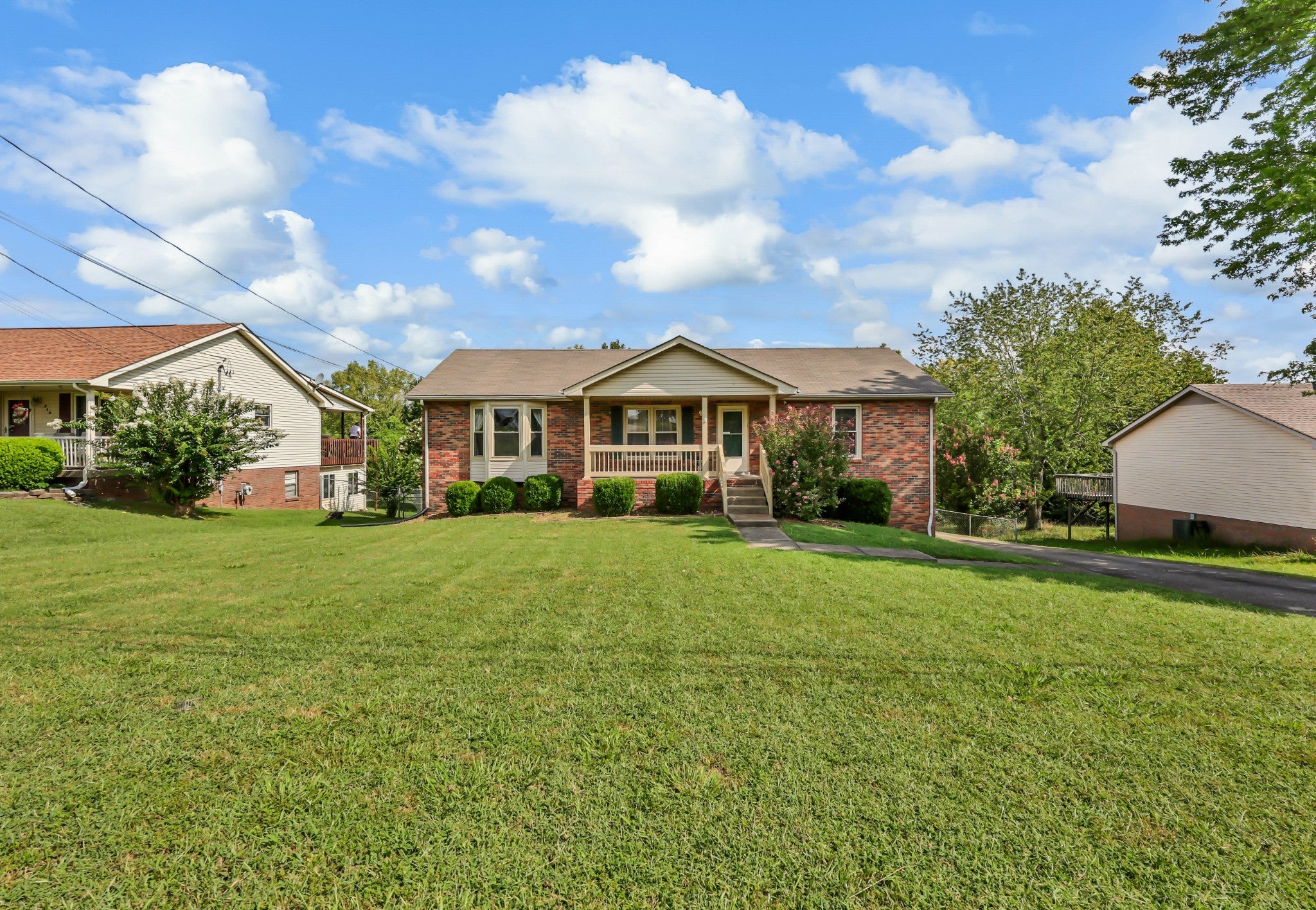 921 Lindsey Dr