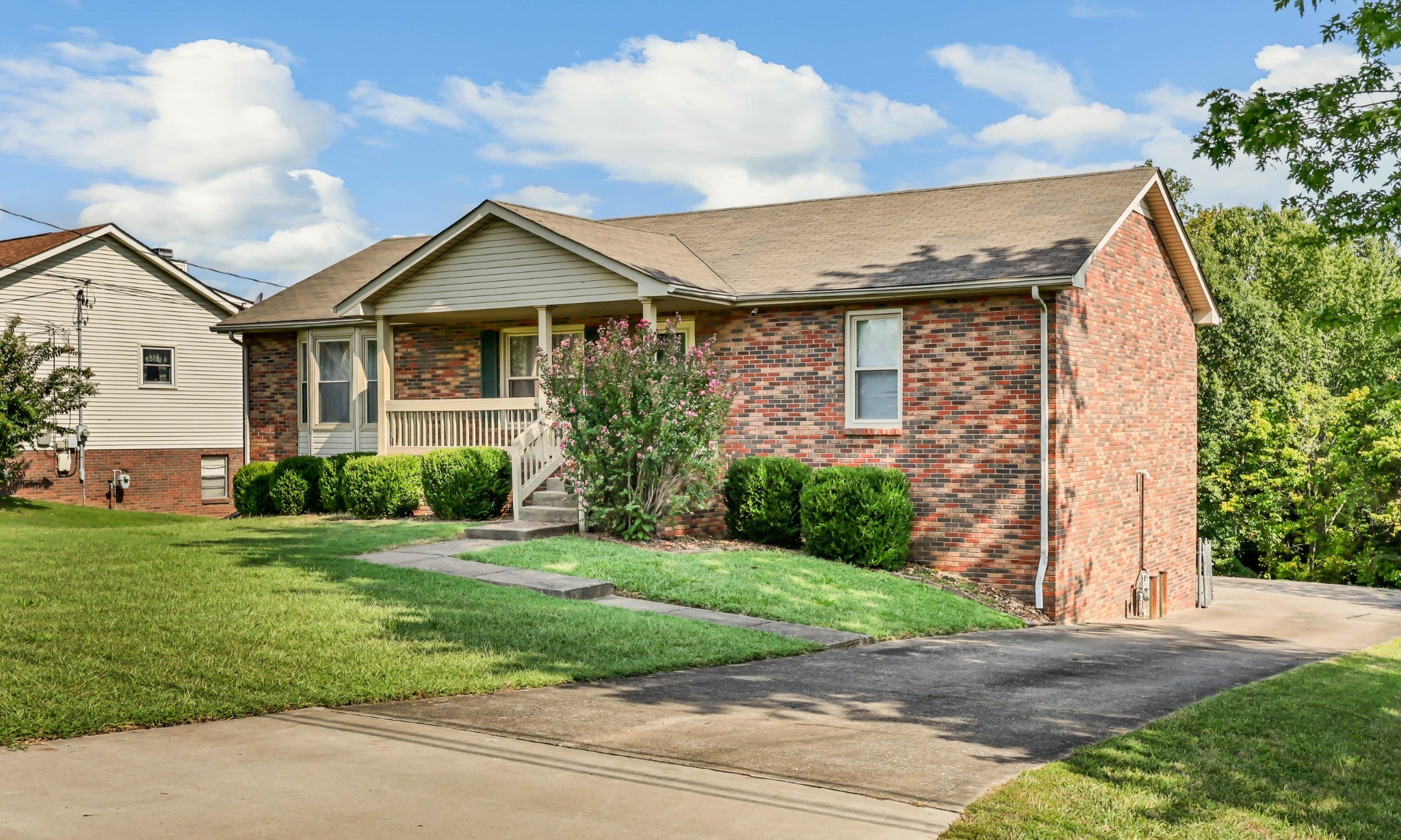 921 Lindsey Dr