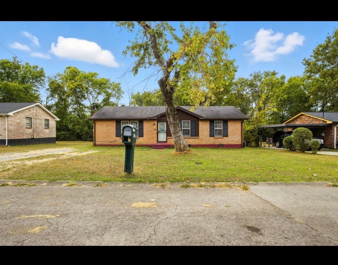 4-bed listing at 621 Baldwin Ct, Nashville