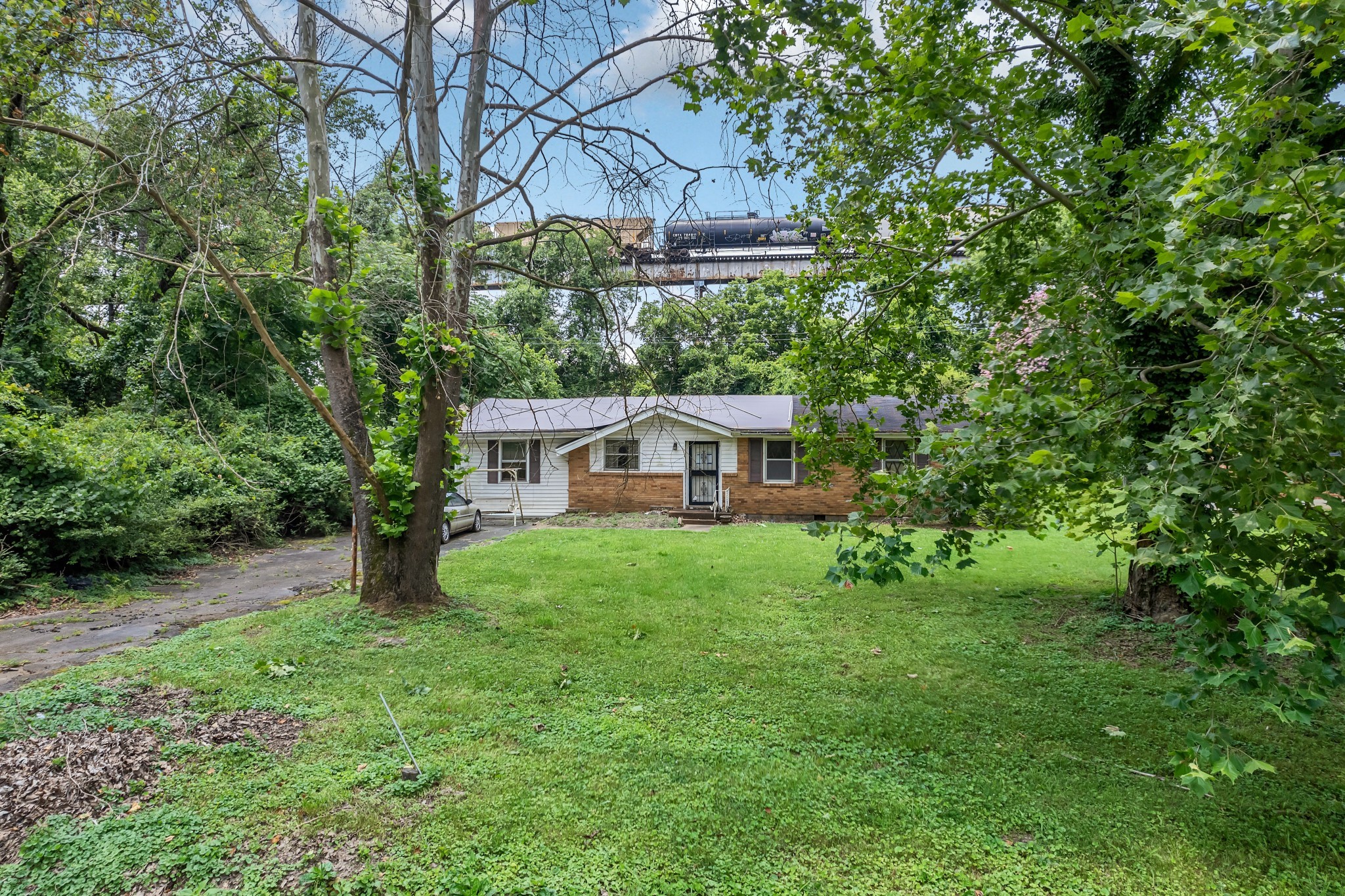 214 Riverside Dr