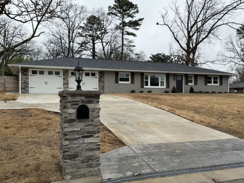 1633 Winston St Florence AL 35630