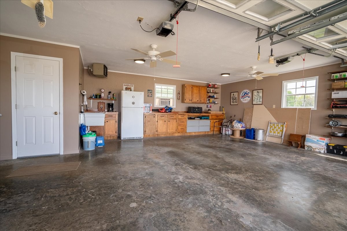 Leoma, Tennessee, 38468, United States, 3 Bedrooms Bedrooms, ,3 BathroomsBathrooms,Residential,Active,2034273
