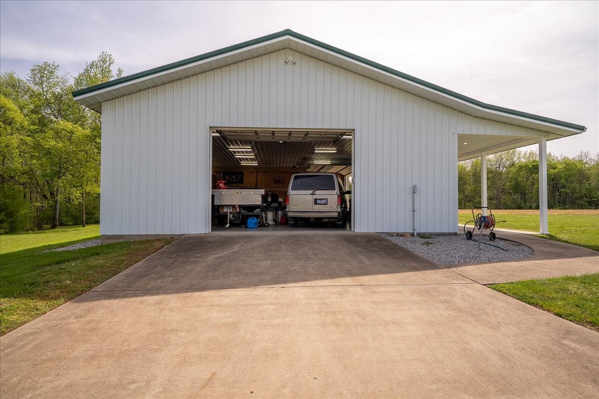 Leoma, Tennessee, 38468, United States, 3 Bedrooms Bedrooms, ,3 BathroomsBathrooms,Residential,Active,2034273