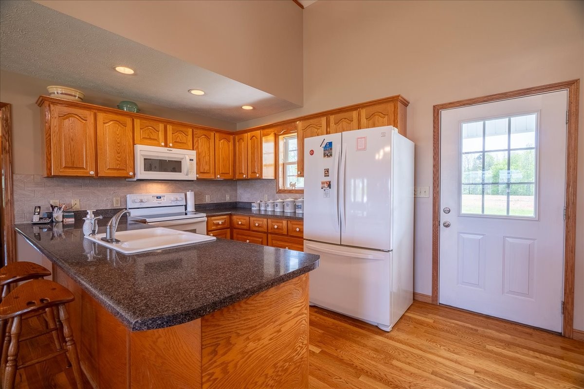 Leoma, Tennessee, 38468, United States, 3 Bedrooms Bedrooms, ,3 BathroomsBathrooms,Residential,Active,2034273