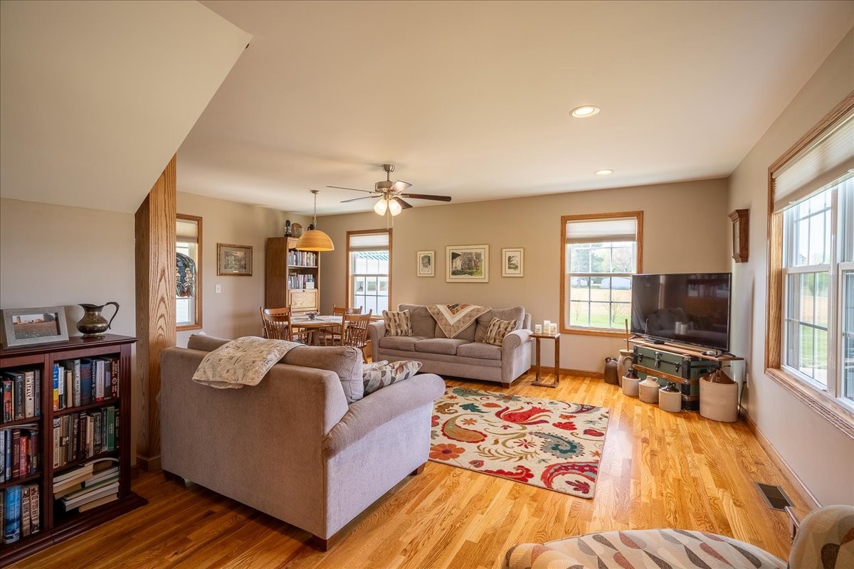 Leoma, Tennessee, 38468, United States, 3 Bedrooms Bedrooms, ,3 BathroomsBathrooms,Residential,Active,2034273