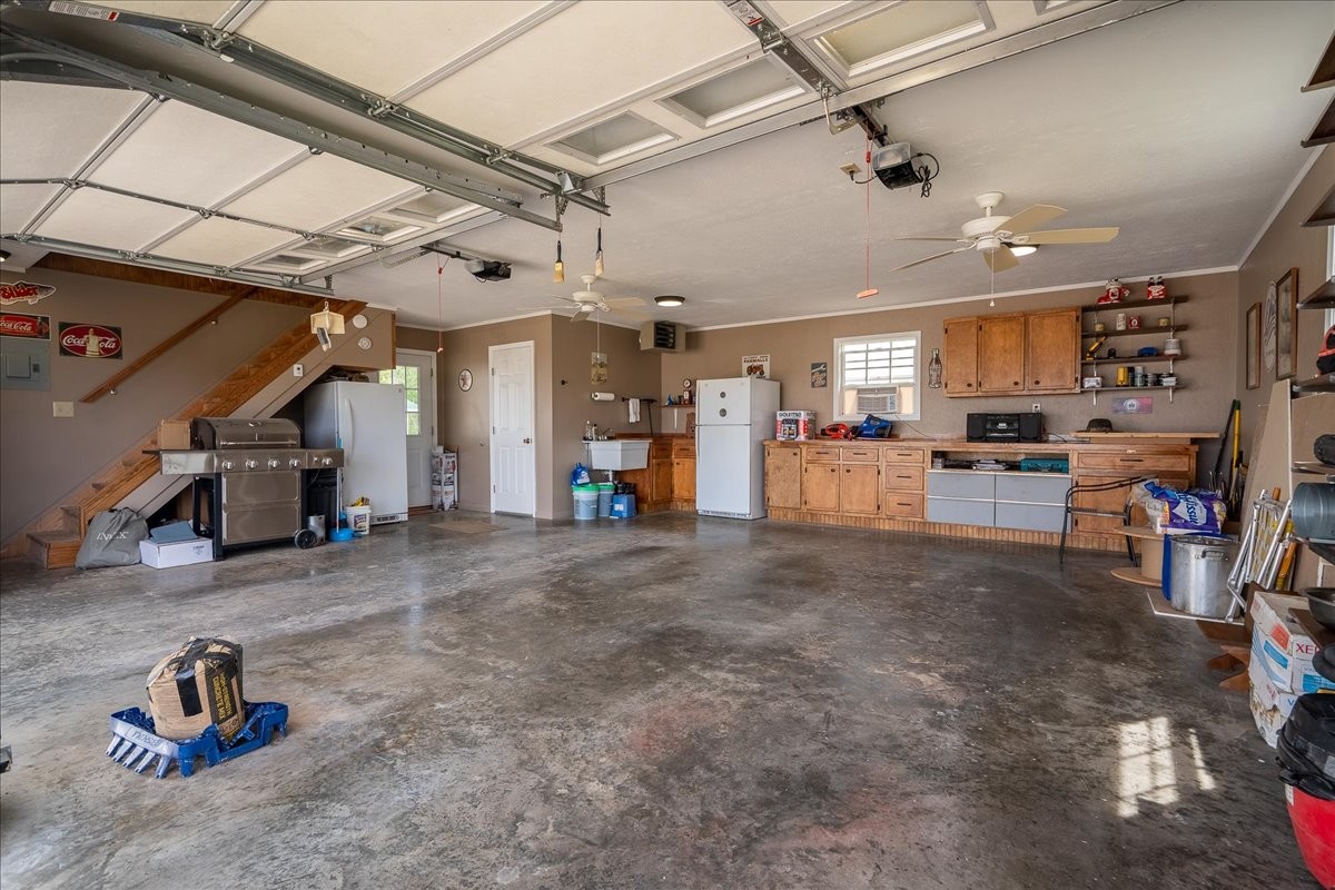 Leoma, Tennessee, 38468, United States, 3 Bedrooms Bedrooms, ,3 BathroomsBathrooms,Residential,Active,2034273