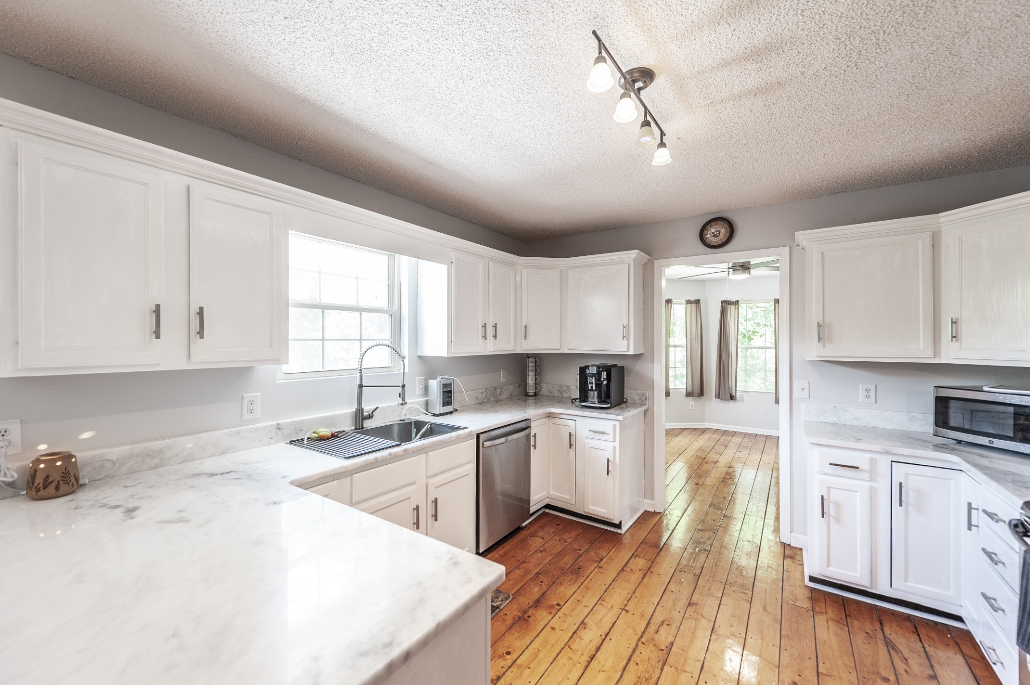 3538 Armstrong Rd