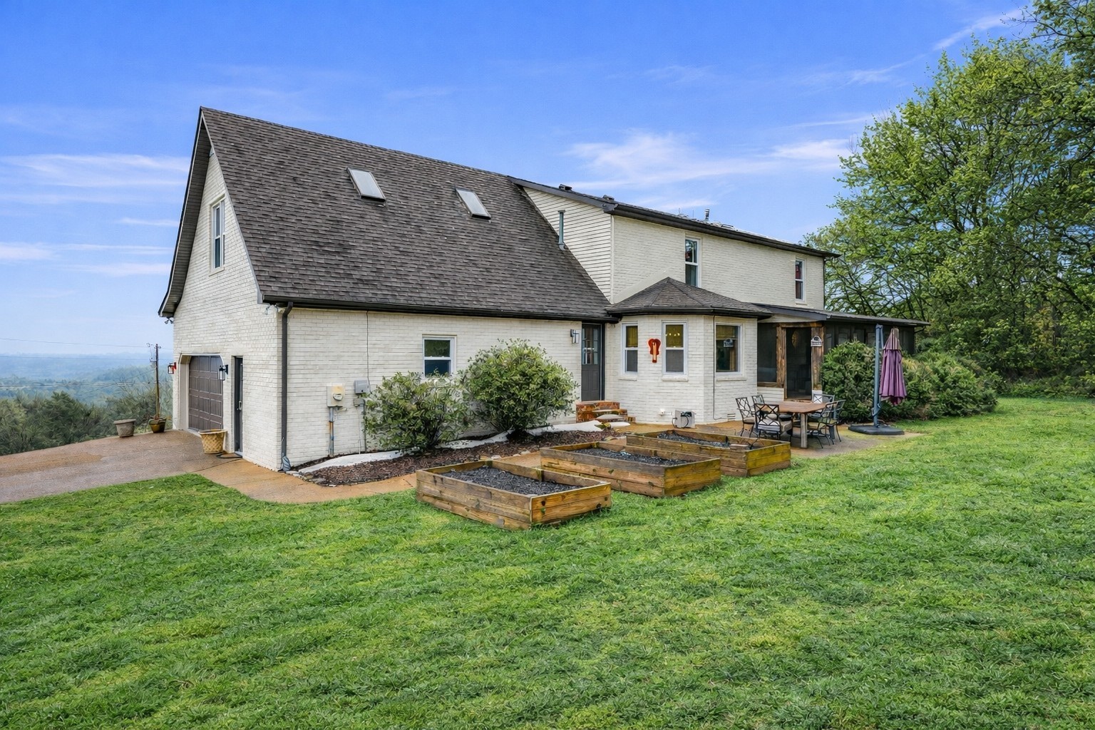 900 Dories Ln