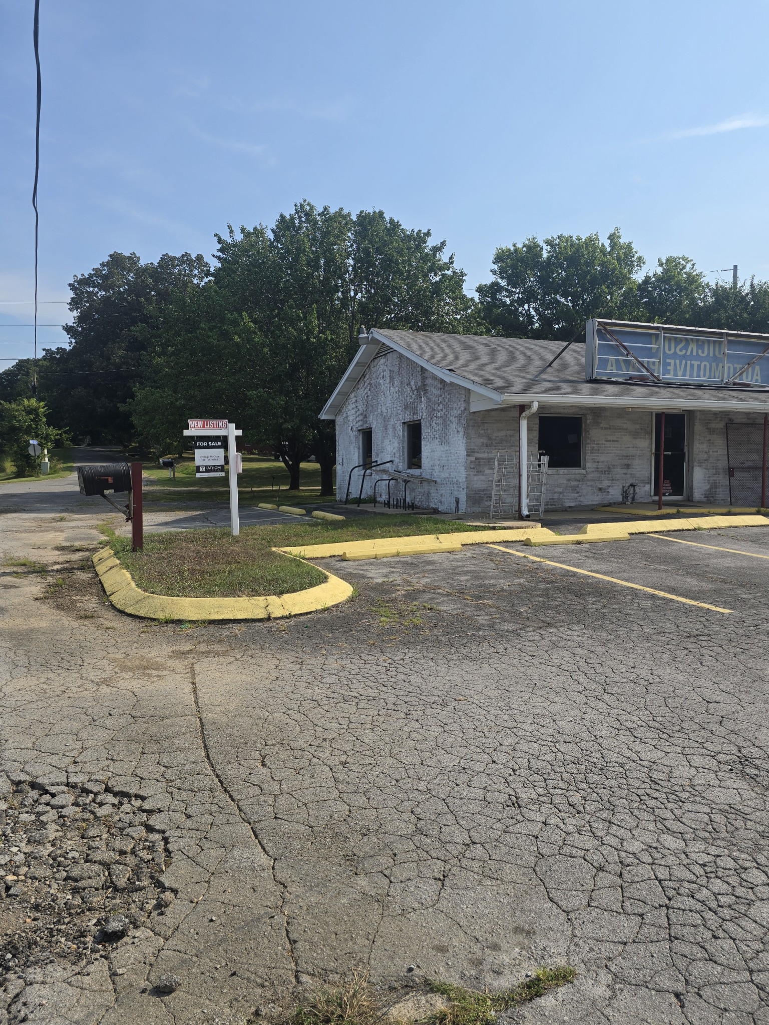 5933 Marion Rd
