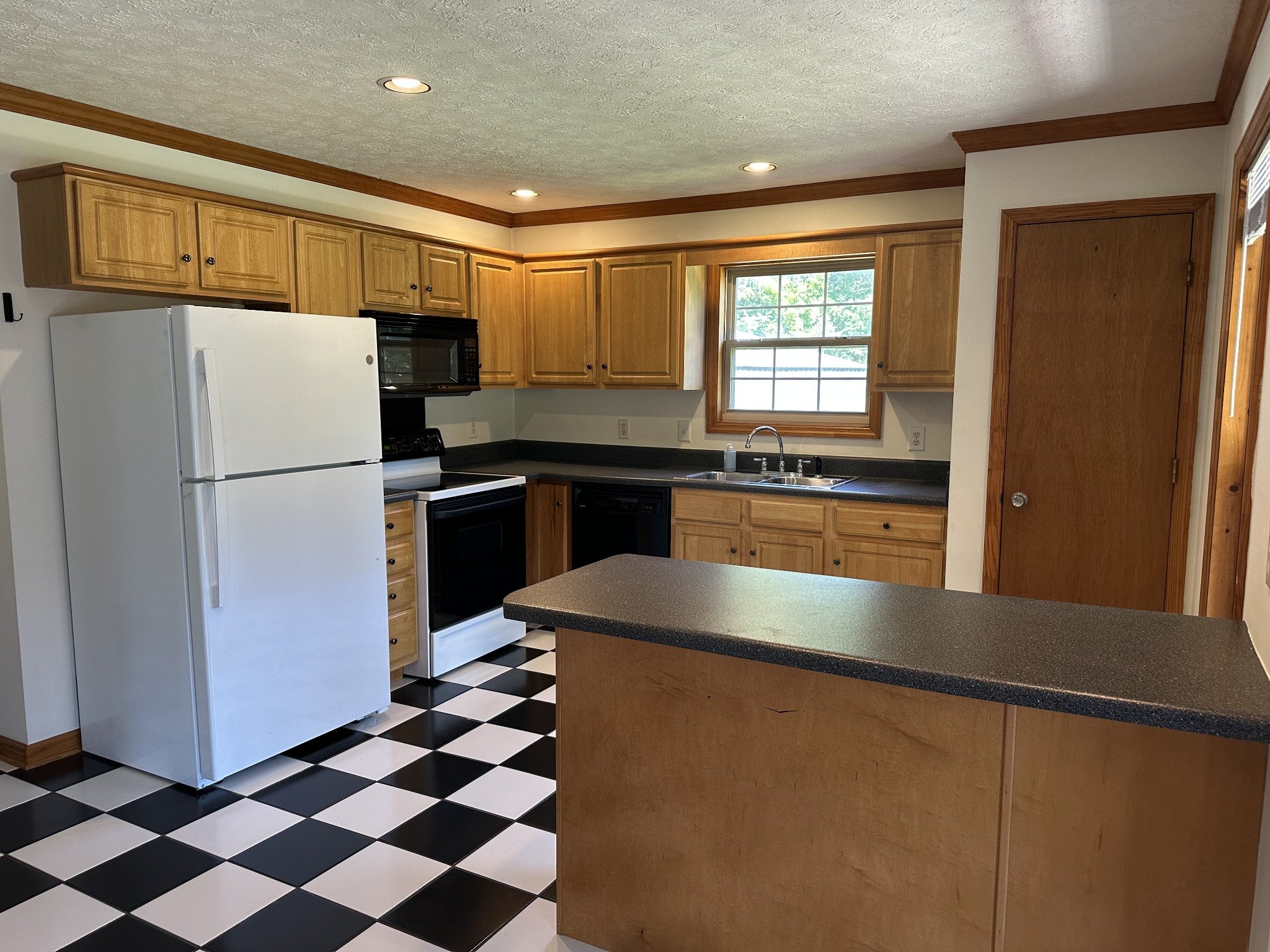 2360 Glennridge Rd