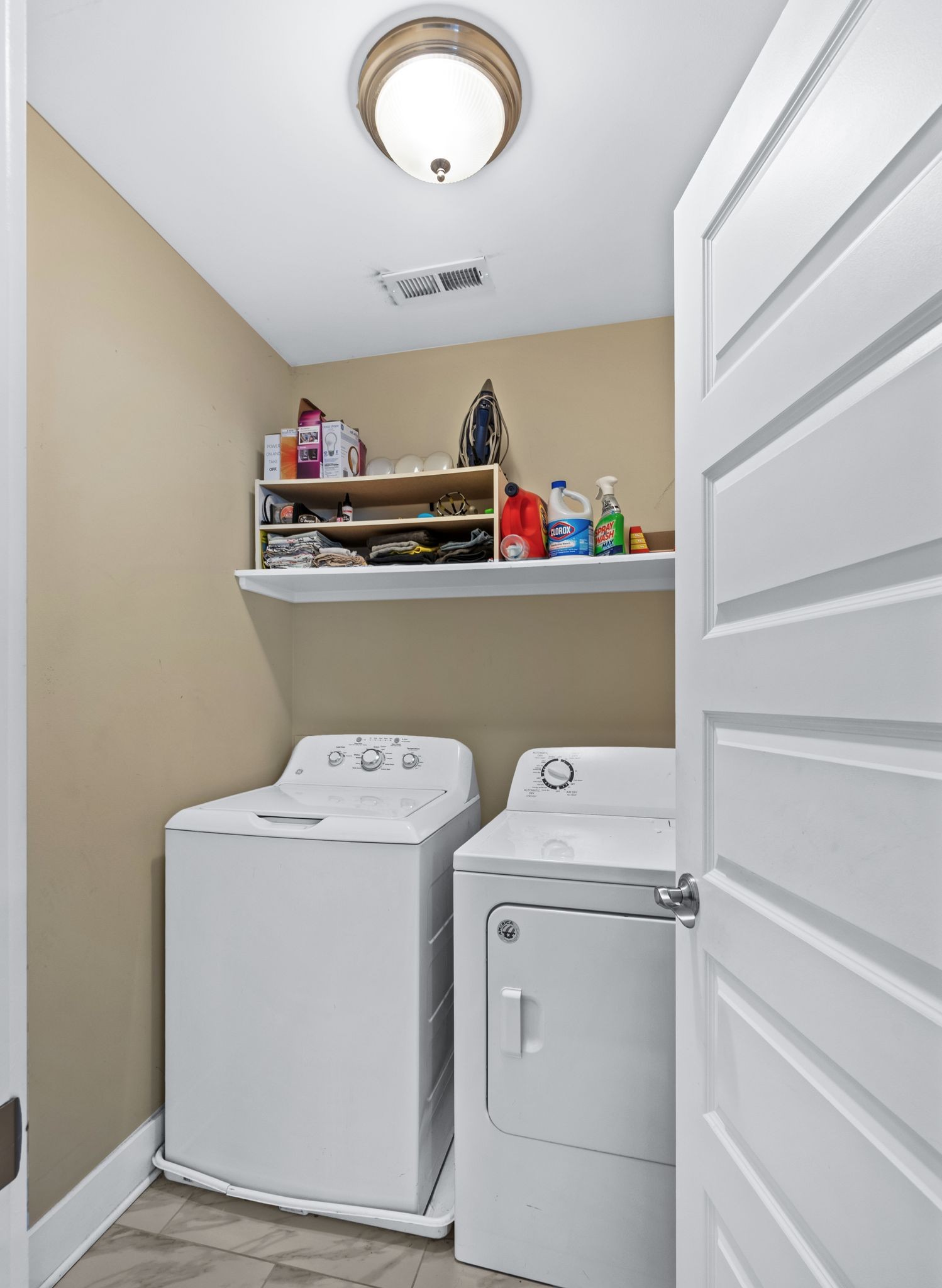 Nashville, Tennessee 37209, United States, 3 Bedrooms Bedrooms, ,3 BathroomsBathrooms,Residential,Active,198723