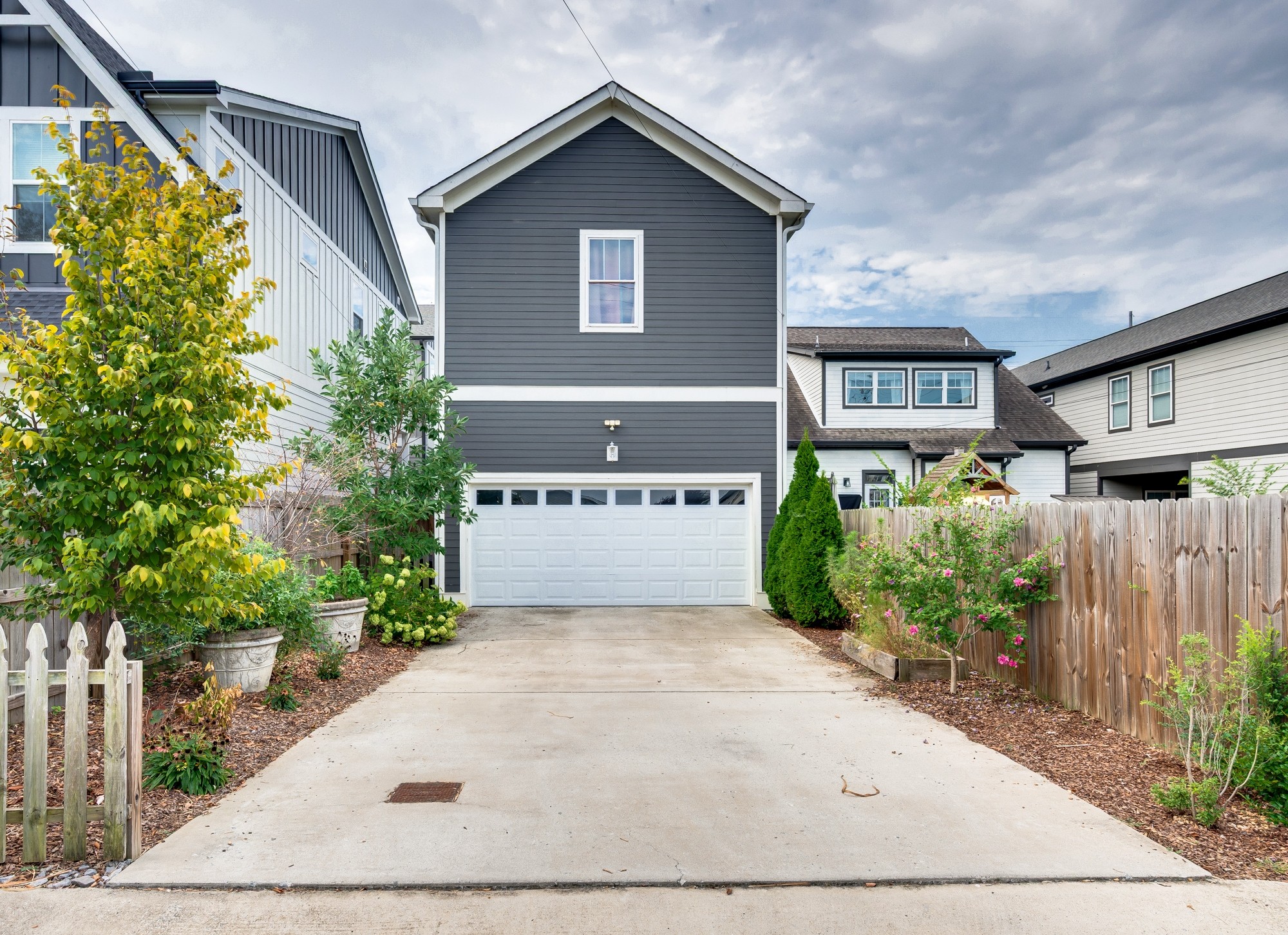 Nashville, Tennessee 37209, United States, 3 Bedrooms Bedrooms, ,3 BathroomsBathrooms,Residential,Active,198723