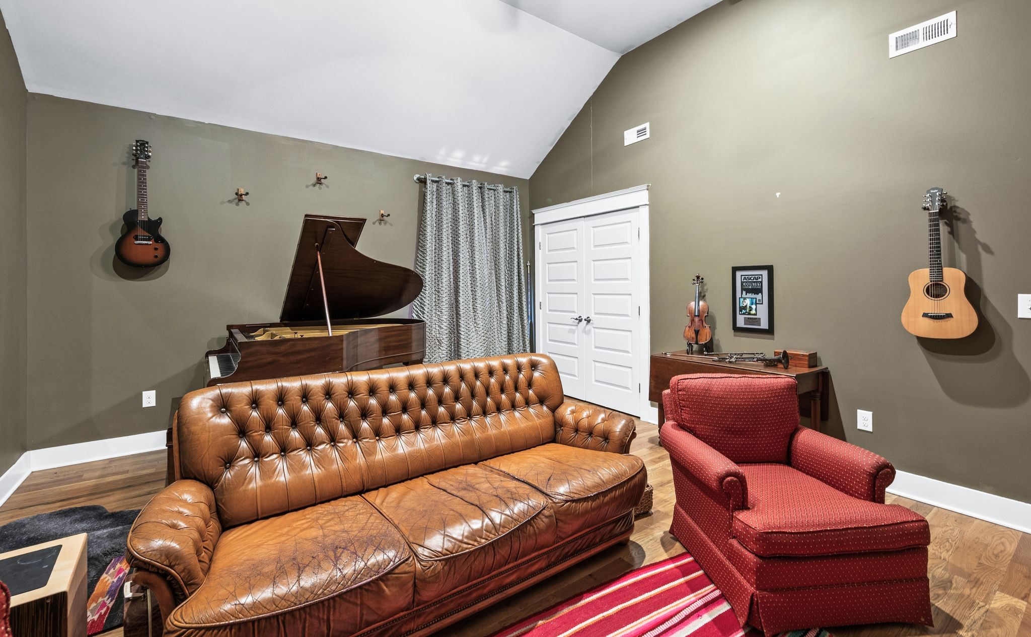 Nashville, Tennessee 37209, United States, 3 Bedrooms Bedrooms, ,3 BathroomsBathrooms,Residential,Active,198723