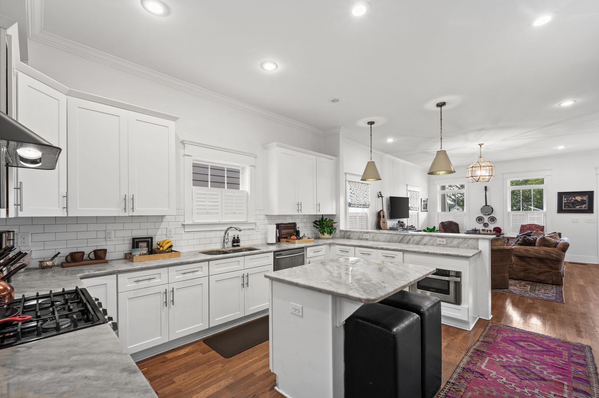 Nashville, Tennessee 37209, United States, 3 Bedrooms Bedrooms, ,3 BathroomsBathrooms,Residential,Active,198723