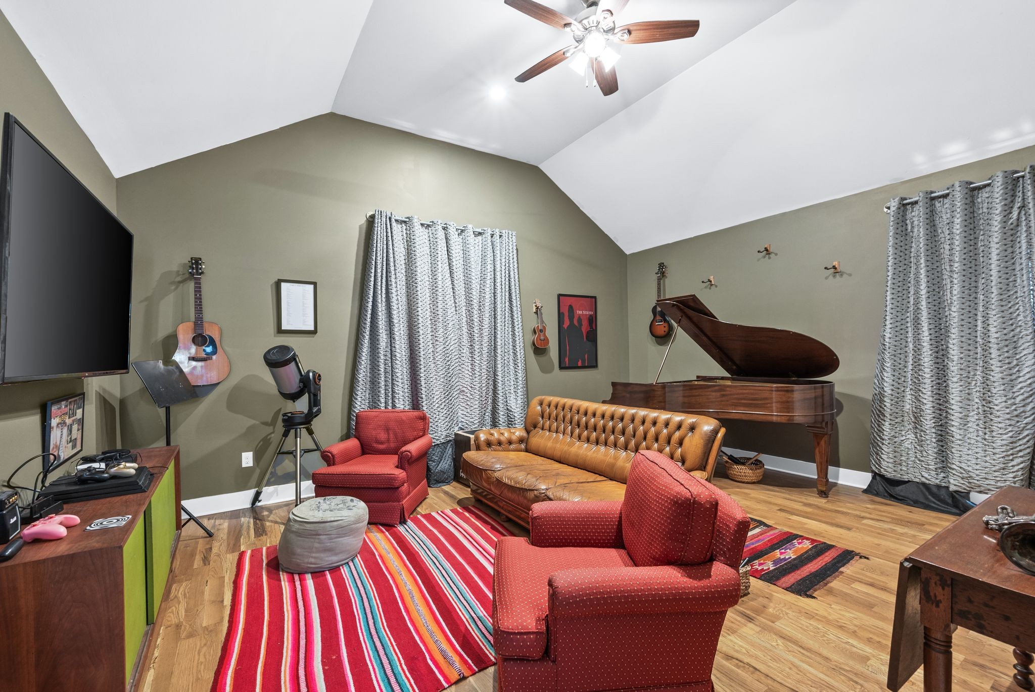 Nashville, Tennessee 37209, United States, 3 Bedrooms Bedrooms, ,3 BathroomsBathrooms,Residential,Active,198723