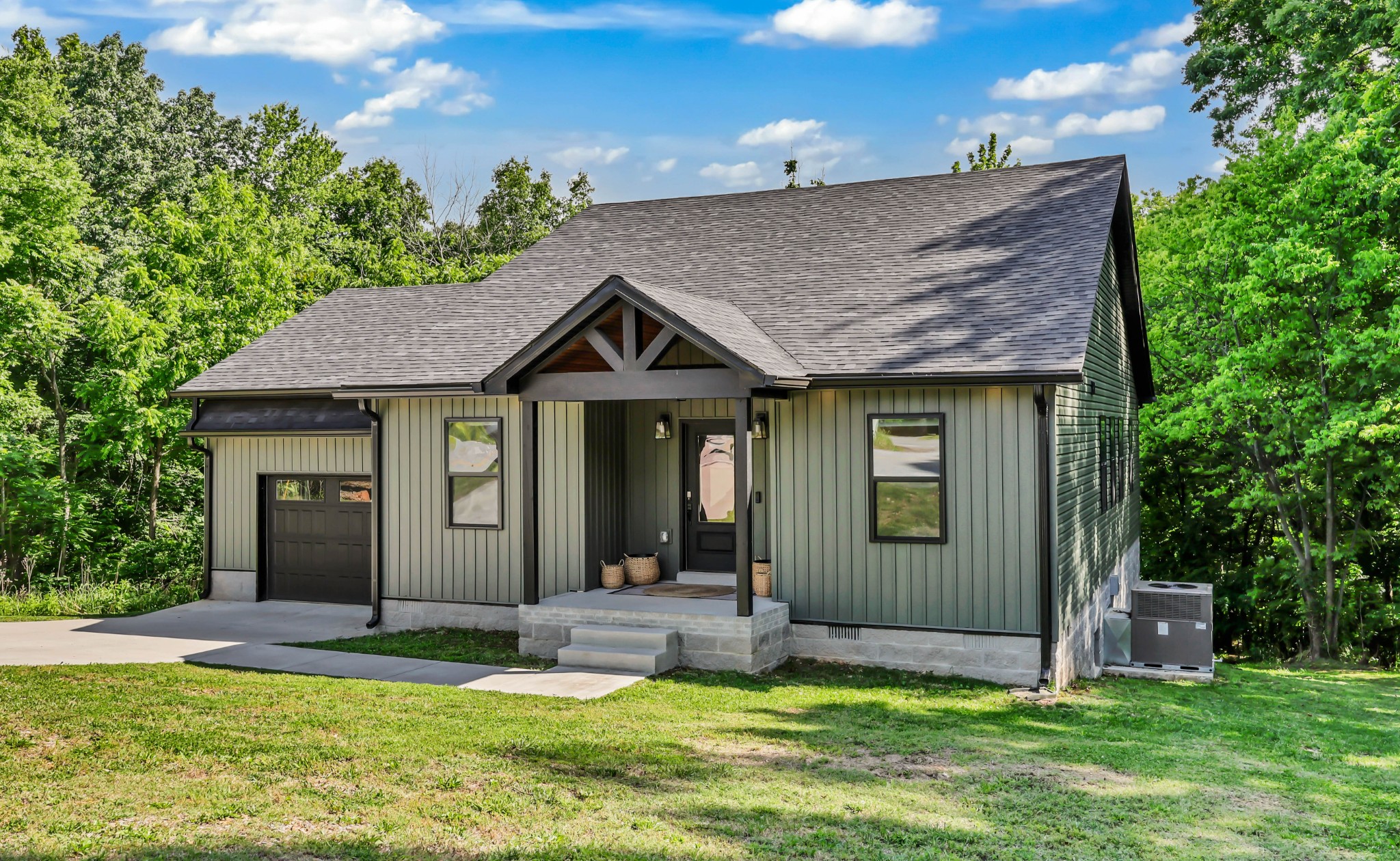 1550 Griffin Cir