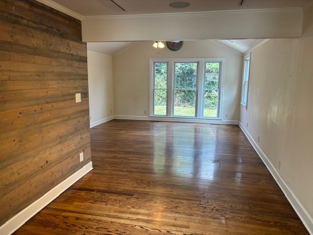 633 W Iris Dr