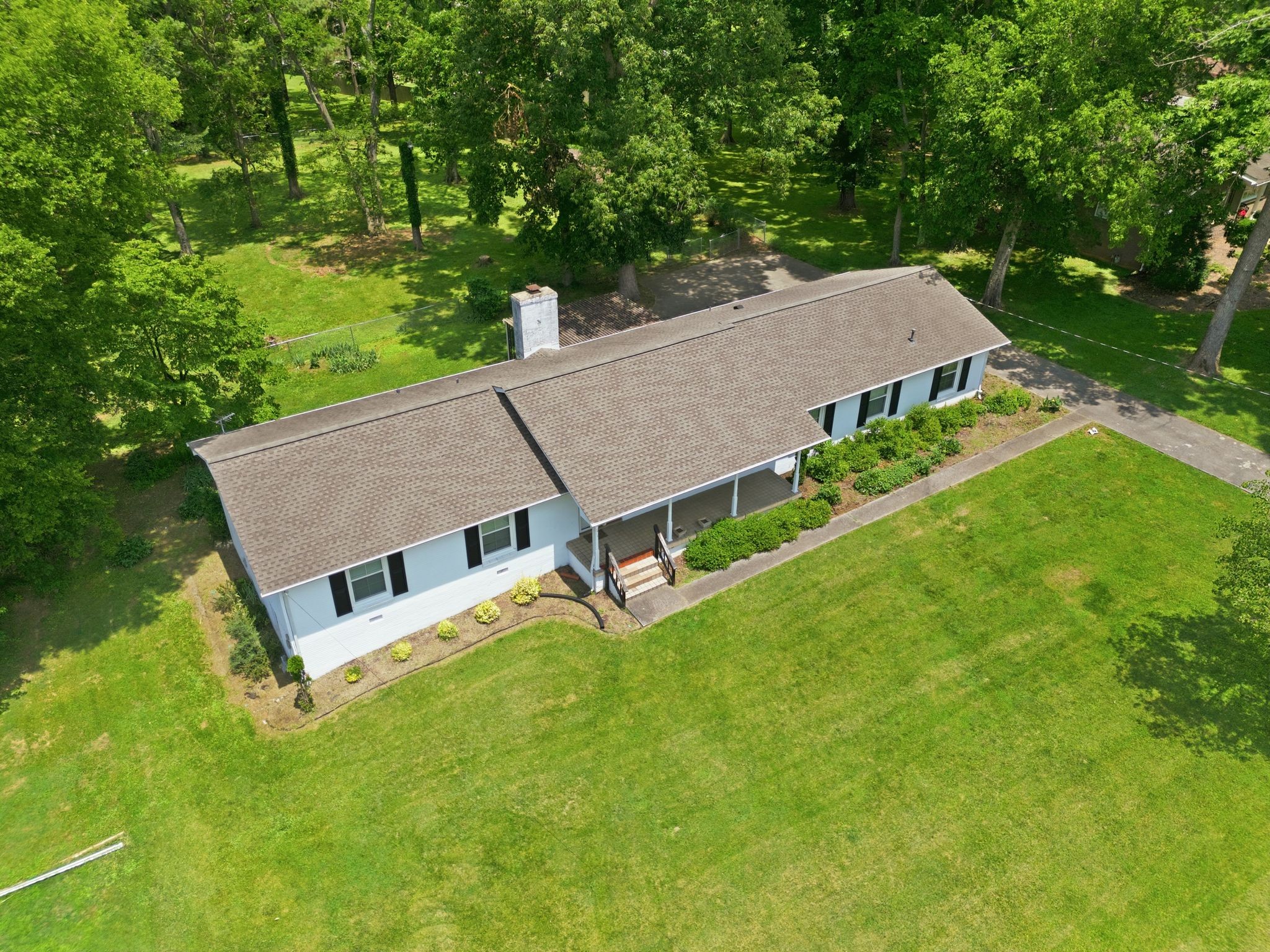 Photo 1 of 43 — 208 Lake Terrace Dr, Hendersonville, TN 37075